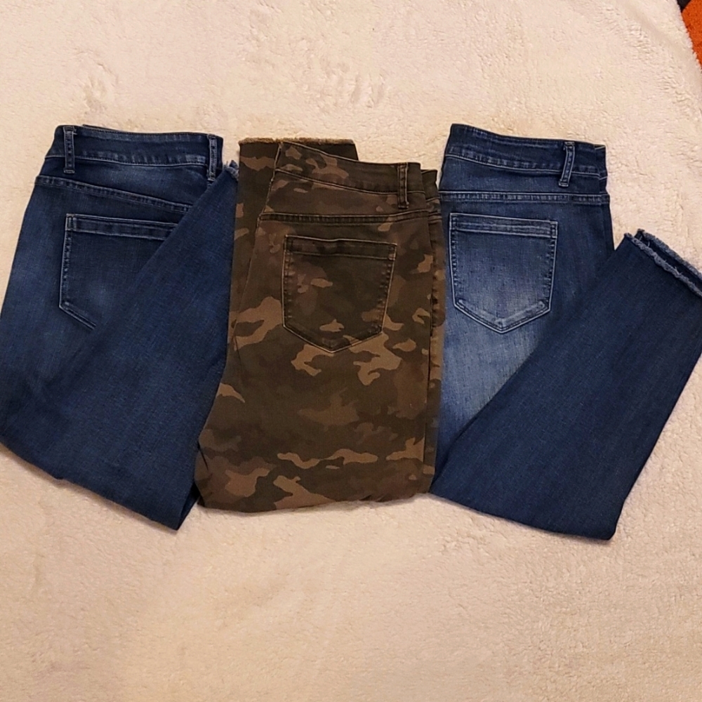 EUC NO BOUNDRIES 3‎ bundle of womens mid rise jeans
